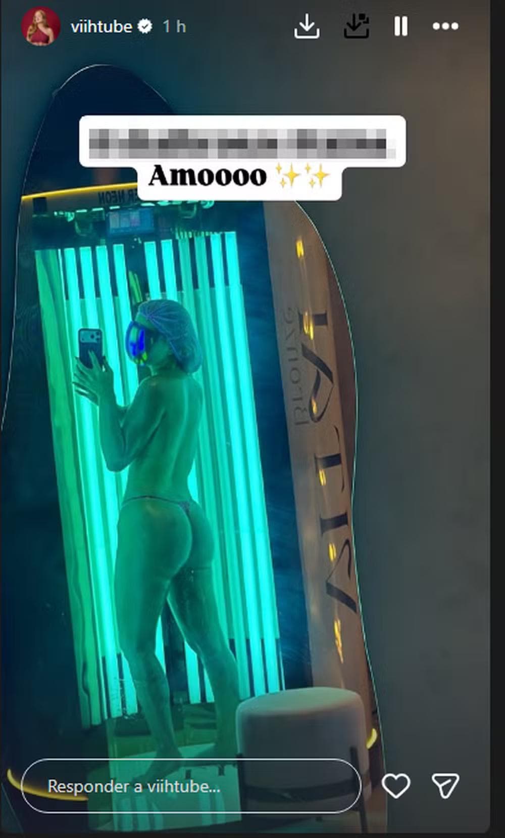 Viih Tube posa topless e de fio-dental de fita em bronzeamento — Foto: Reprodução/Instagram
