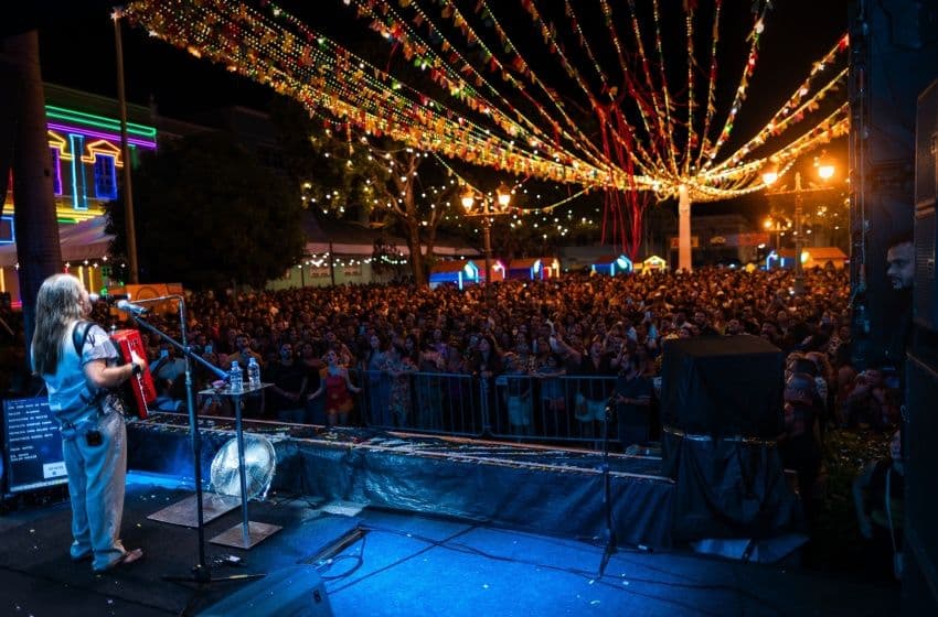 Dorgival Dantas foinuma das atrações que mobilizou grande público na noite dessa quinta-feira (11). Foto: Secom Maceió