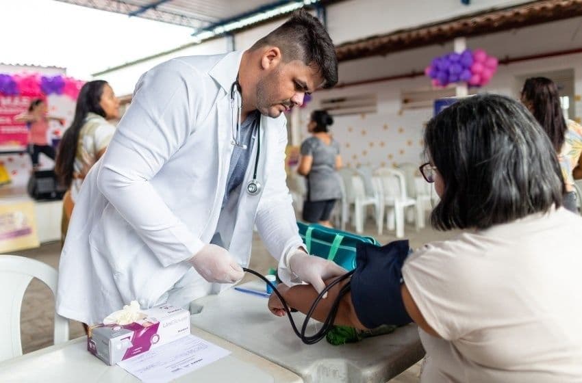 Entre os serviços oferecidos estão exames rápidos, atendimentos de enfermagem e fisioterapia e orientações nutricionais. Foto: Alisson Frazão/Secom Maceió