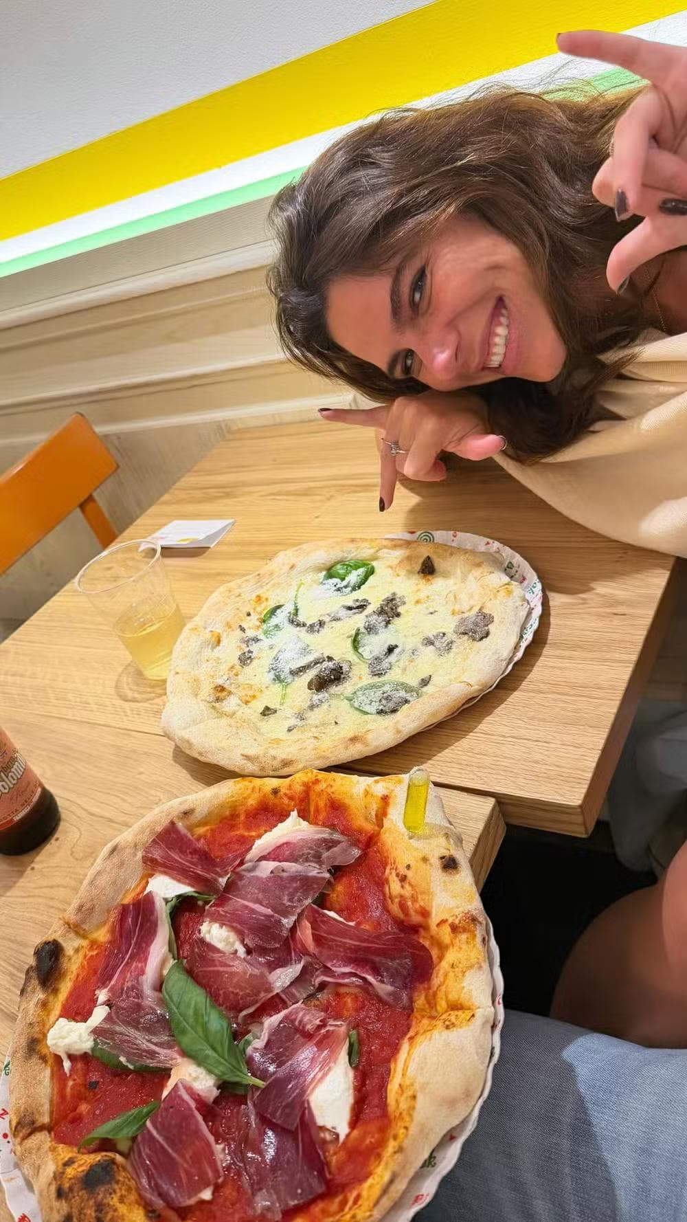Mariana Goldfarb come pizza — Foto: Reprodução/ Instagram @marianagoldfarb