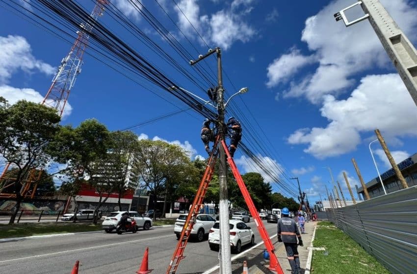 Serviços são executados sem a necessidade de bloqueios ou alteração no fluxo de veículos. Foto: Bianca Rodrigues/ Ilumina Maceió