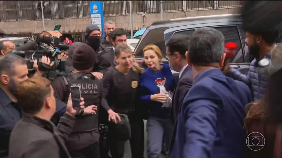 Operação que prendeu Deolane Bezerra partiu de bilhetes achados em cela da Penitenciária de Presidente Venceslau (SP) — Foto: Jornal Nacional/ Reprodução
