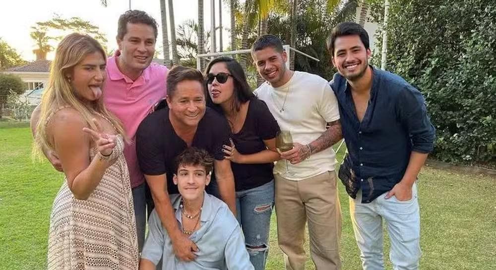 Leonardo com os seis filhos reunidos — Foto: Reprodução