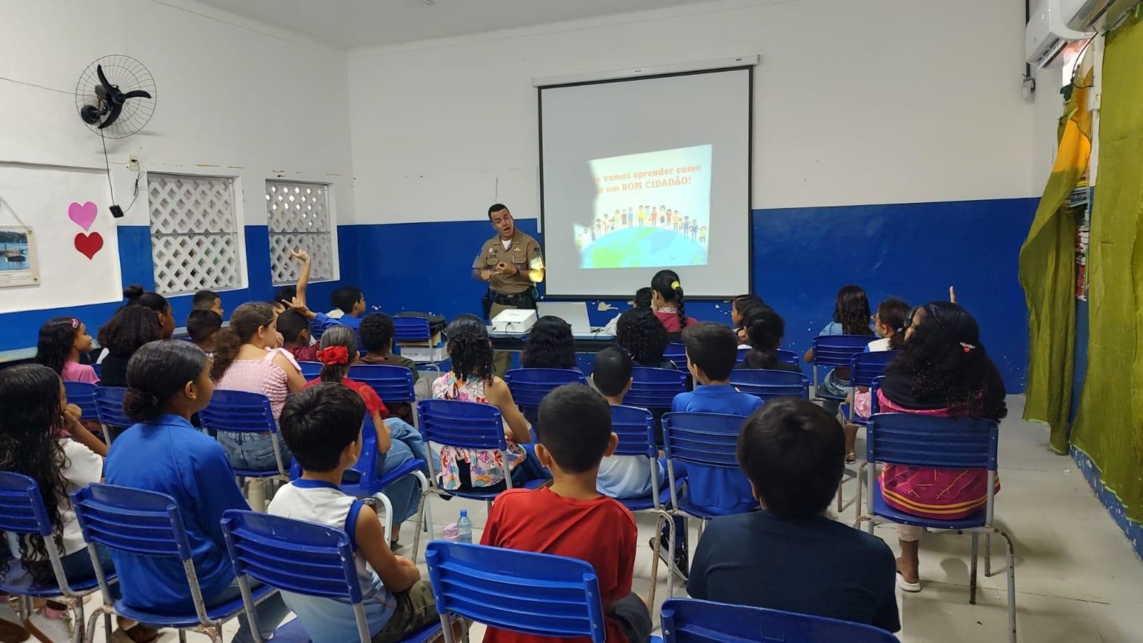 O Proerd visa passar orientações e atividades educativas para crianças e adolescentes da rede municipal de ensino.. Foto: Cortesia